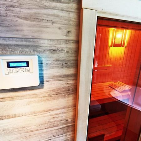 Sauna, Big Jacuzzi , Khreshchatyk Apartments キエフ エクステリア 写真