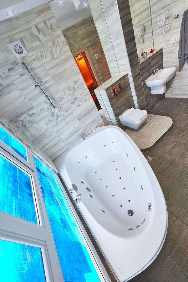 Sauna, Big Jacuzzi , Khreshchatyk Apartments キエフ エクステリア 写真