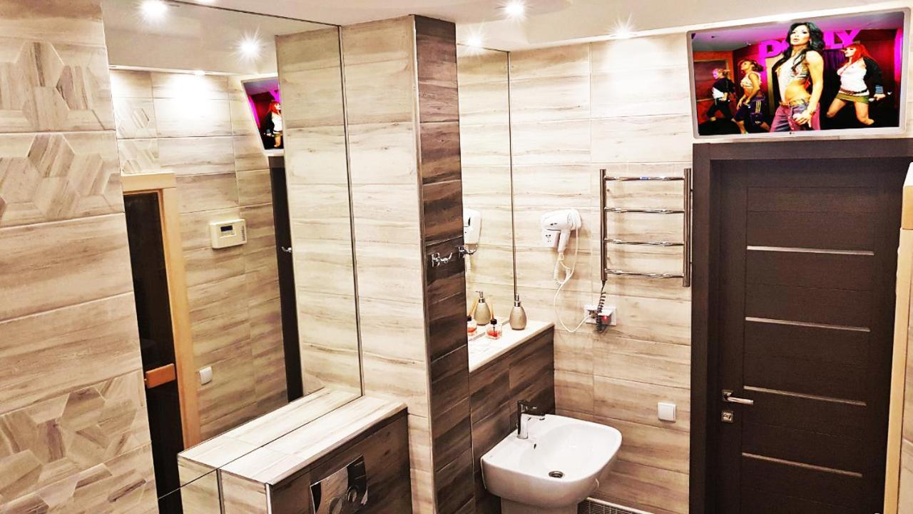 Sauna, Big Jacuzzi , Khreshchatyk Apartments キエフ エクステリア 写真